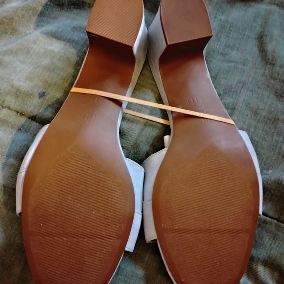 Who What Wear Women's Light Gray Ruffle Sandals - Picture 4 of 6